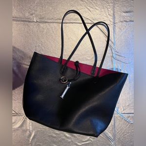 Reversible leather tote. Black and red leather.